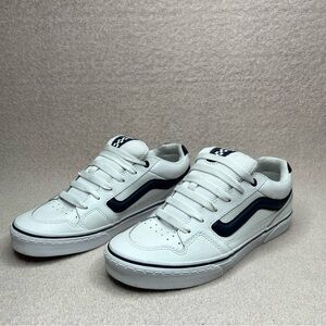 Vans Leather Caldrone Skate Sneakers Shoes Men’s 9 White & Navy Blue Streetwear